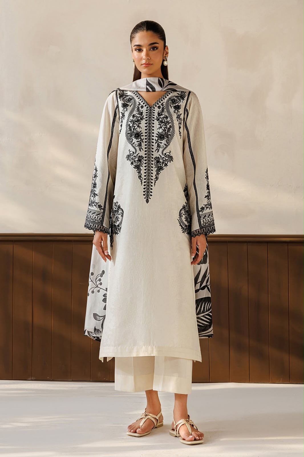 BAROQUE Ivory Heavy Embroidered Unstitched Dhanak 3 Piece Suit with Digital Printed Shawl – image 2 of 4
