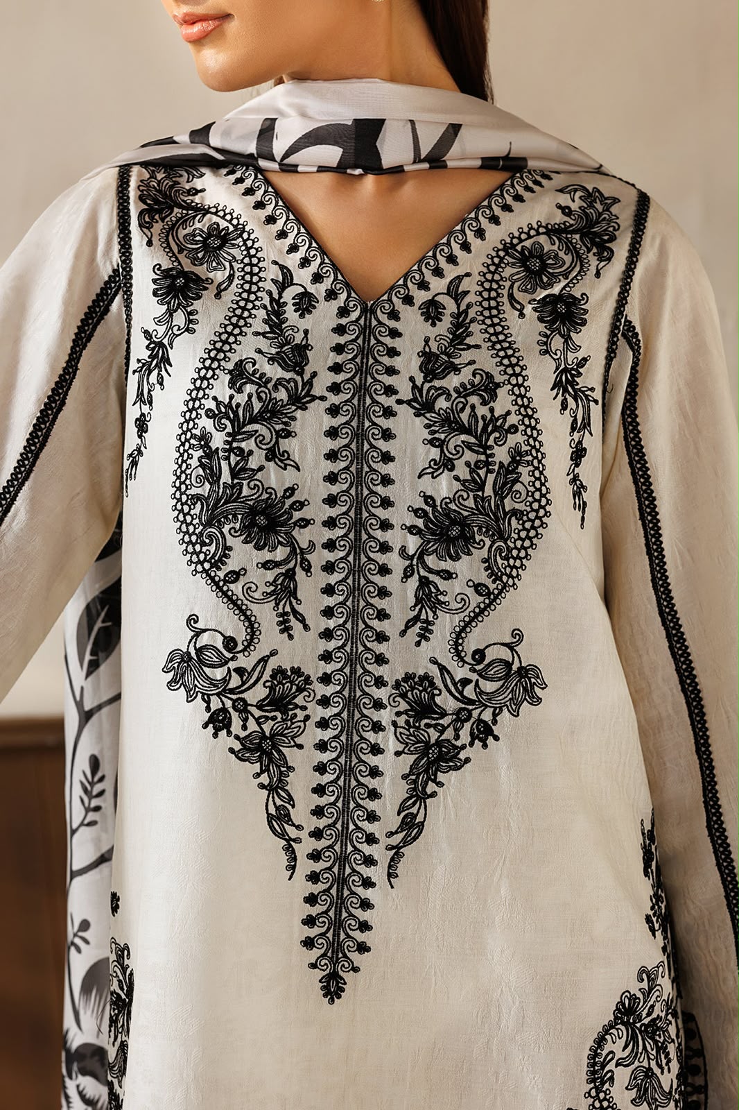 BAROQUE Ivory Heavy Embroidered Unstitched Dhanak 3 Piece Suit with Digital Printed Shawl – image 3 of 4