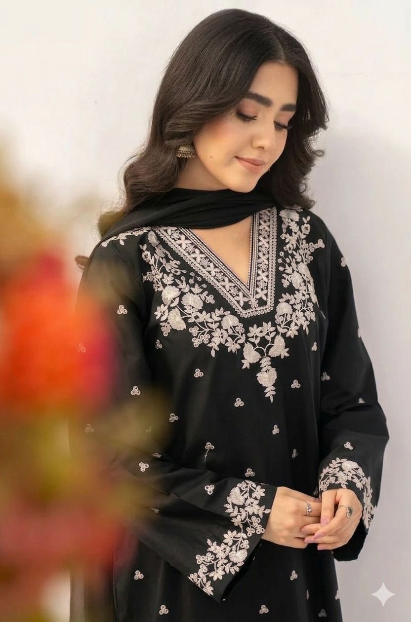 PEZWAAN Heavy Embroidered 3 Piece Lawn Suit – image 4 of 13