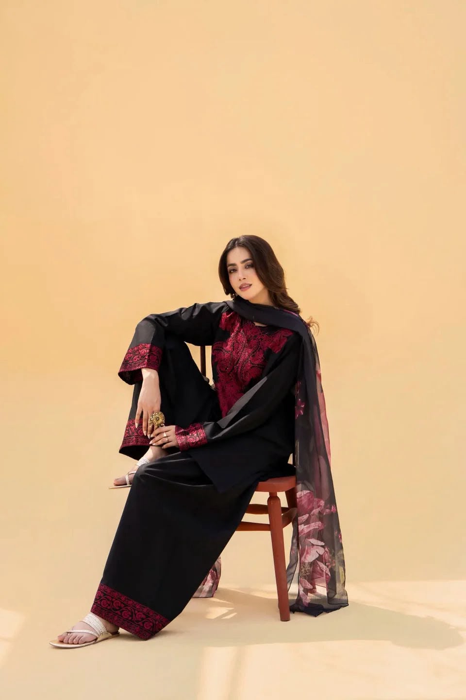 Zaroon Black Red Heavy Embroidered Unstitched Dhanak 3 Piece Suit with Digital Printed Shawl – image 2 of 3